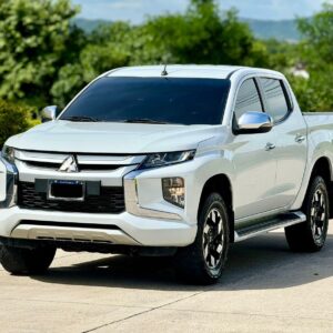 Mitsubishi Tritón L200 2023