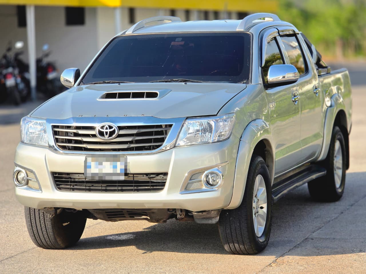 Toyota Hilux SRV 5+2013